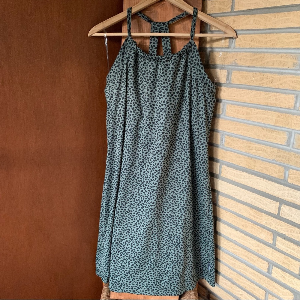 Athletic dress with shelf bra